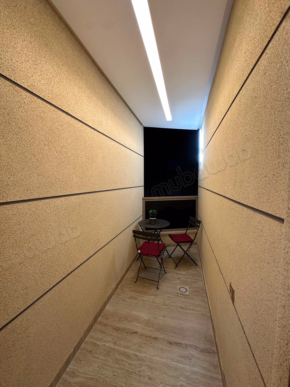 Location d'un appartement en Centre ville. 
Surface de 100 m². 
Bien meublé