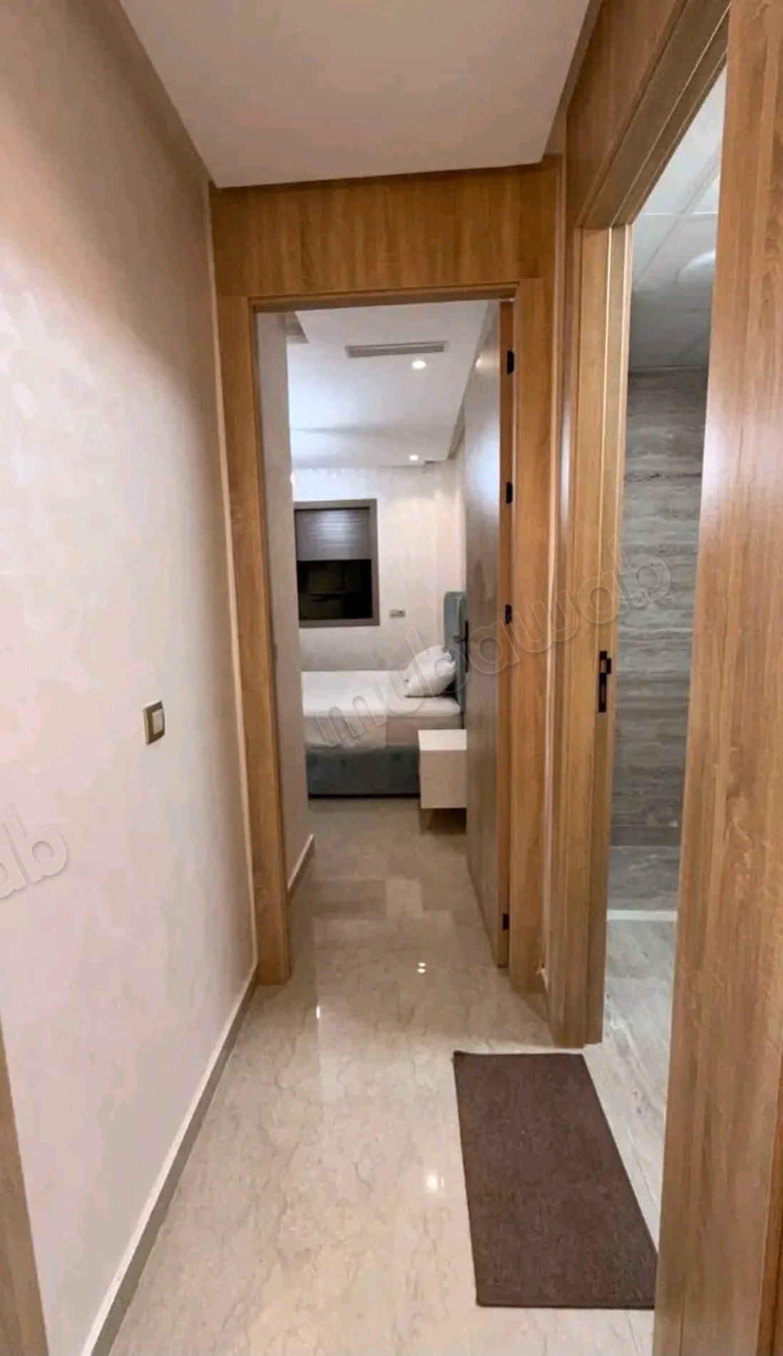 Location d'un appartement en Centre ville. 
Surface de 100 m². 
Bien meublé