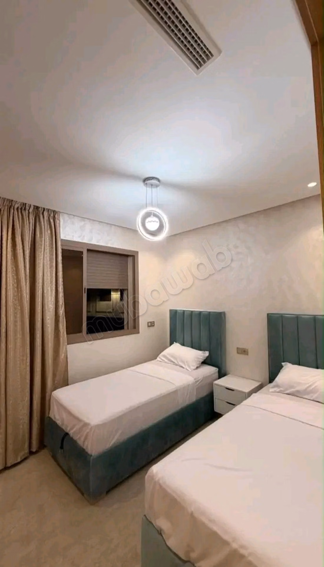 Location d'un appartement en Centre ville. 
Surface de 100 m². 
Bien meublé