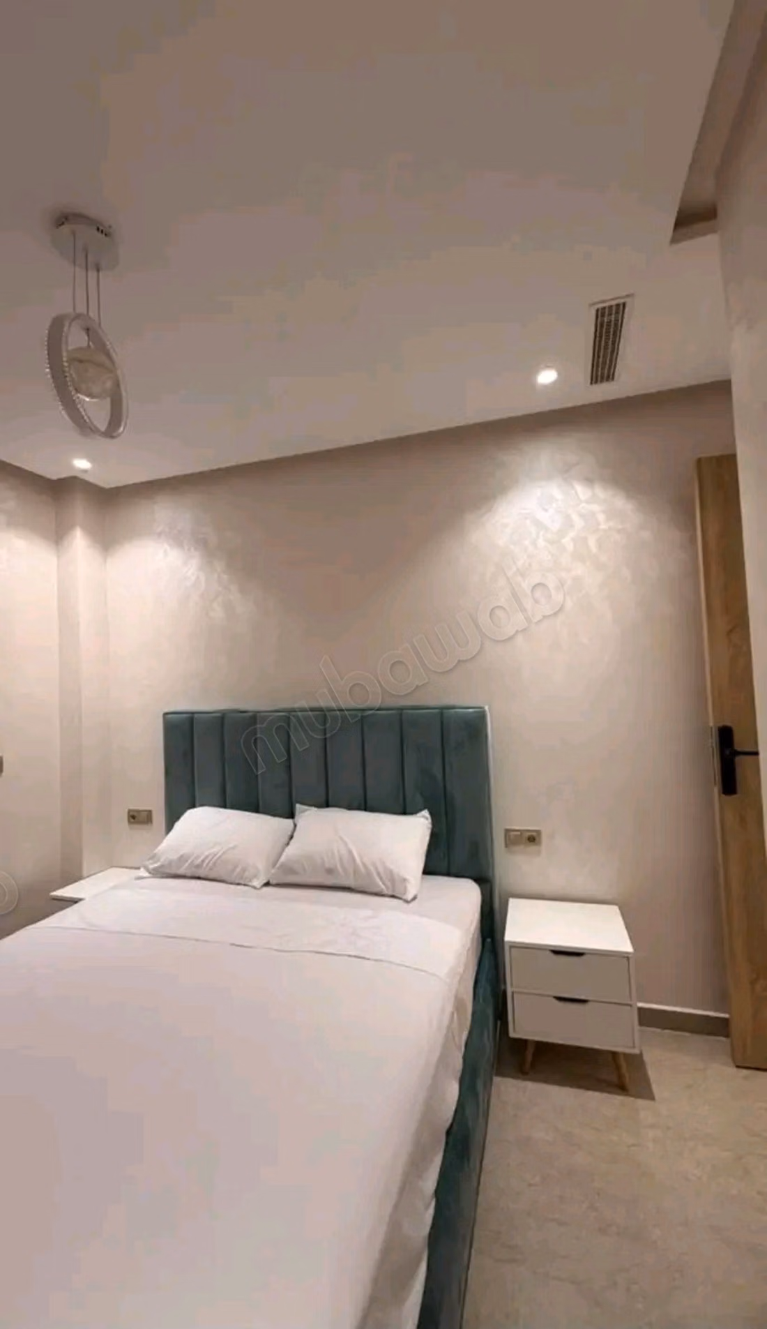 Location d'un appartement en Centre ville. 
Surface de 100 m². 
Bien meublé