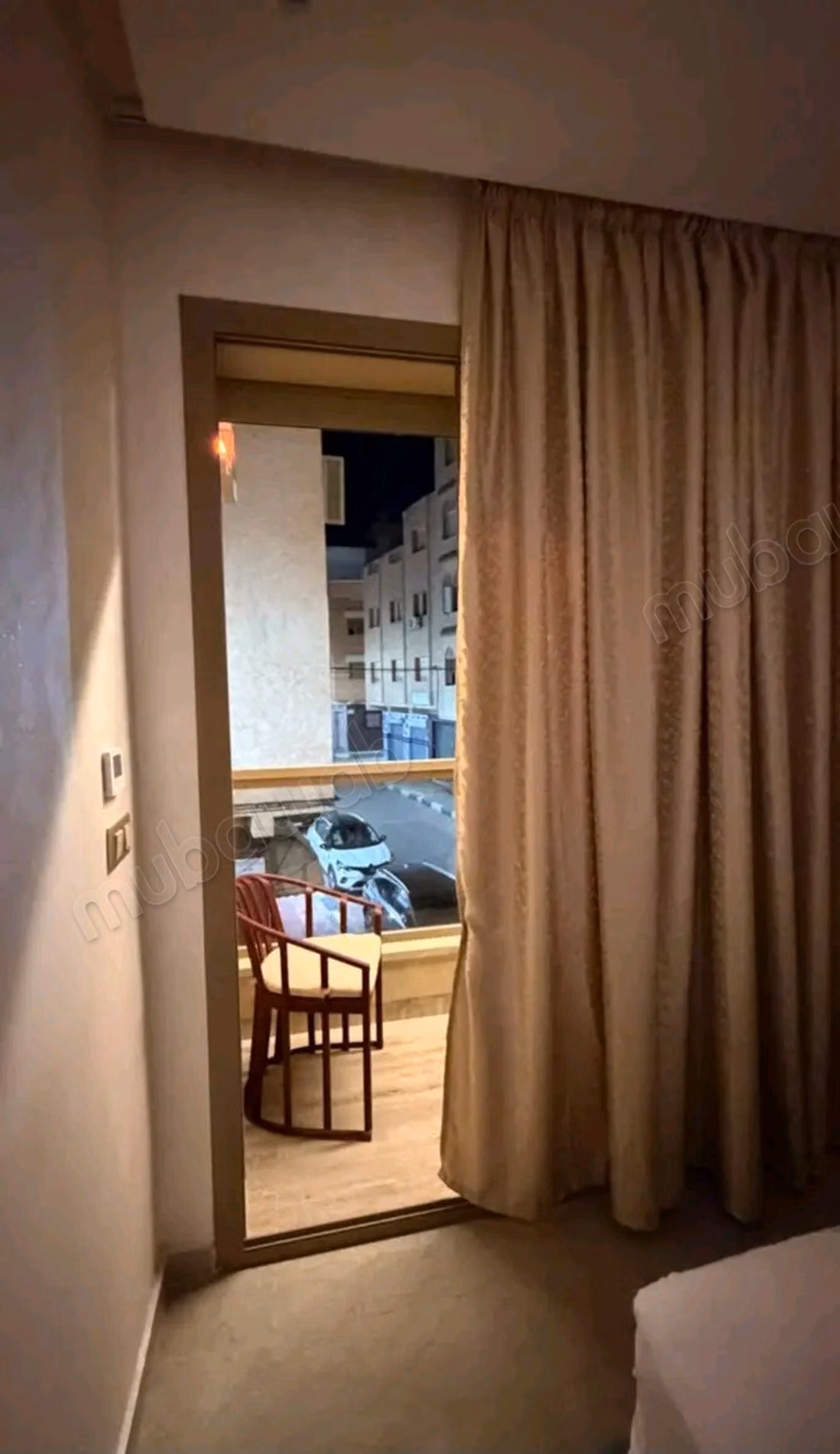 Location d'un appartement en Centre ville. 
Surface de 100 m². 
Bien meublé