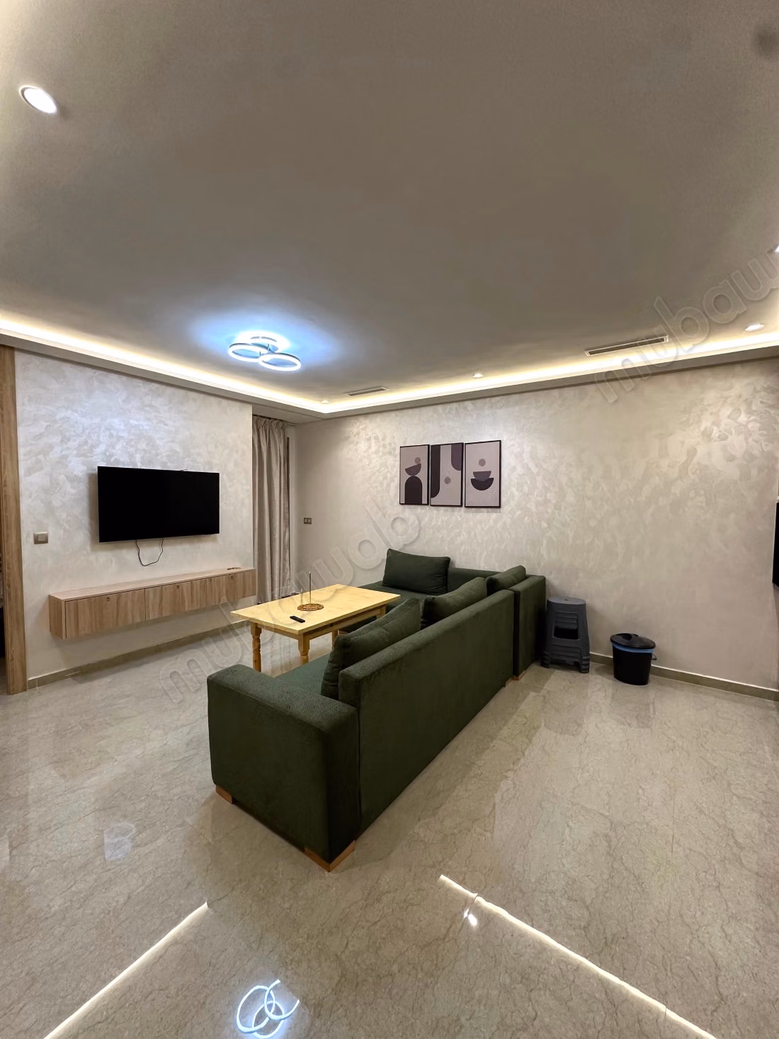 Location d'un appartement en Centre ville. 
Surface de 100 m². 
Bien meublé