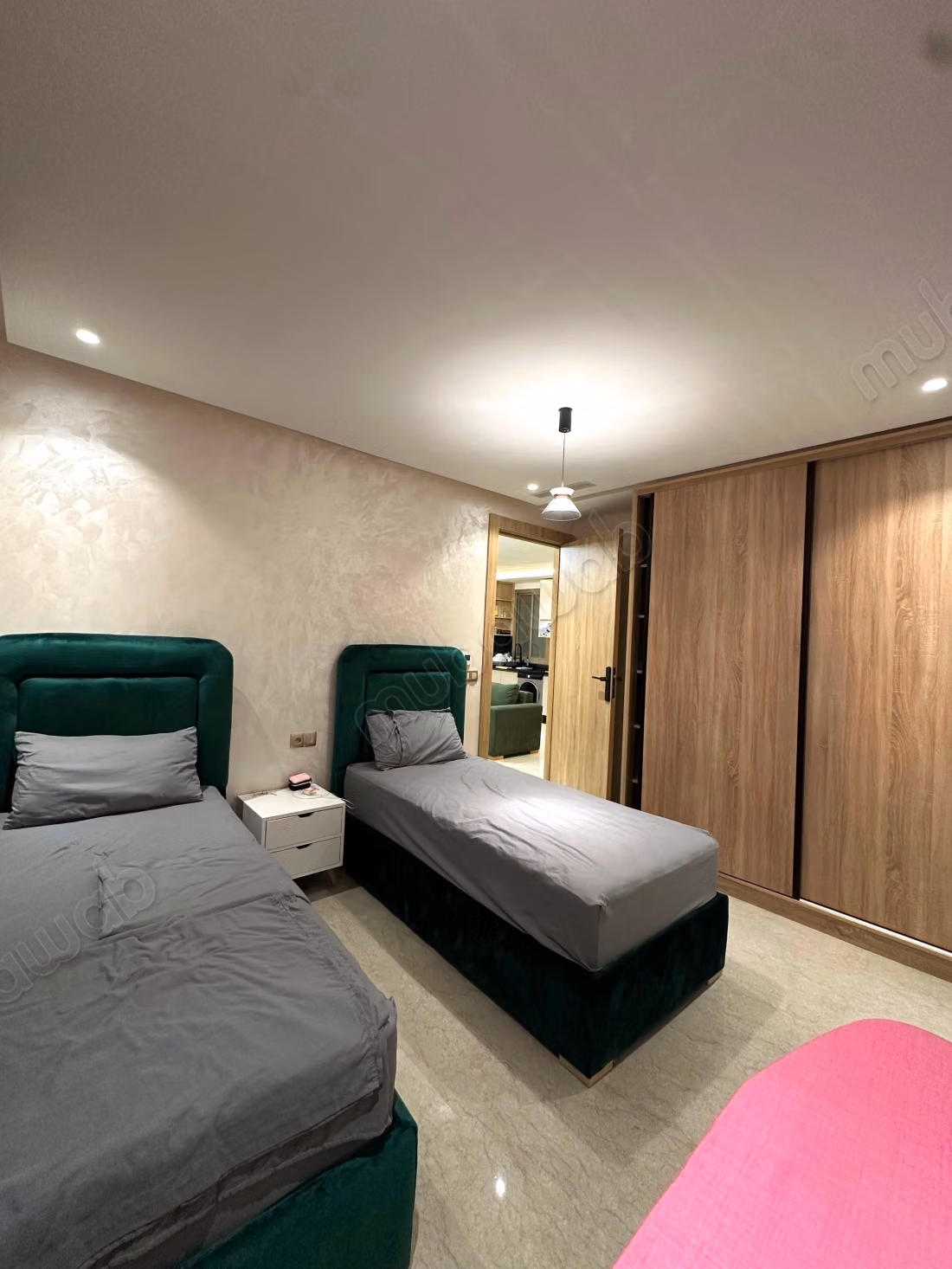 Location d'un appartement en Centre ville. 
Surface de 100 m². 
Bien meublé