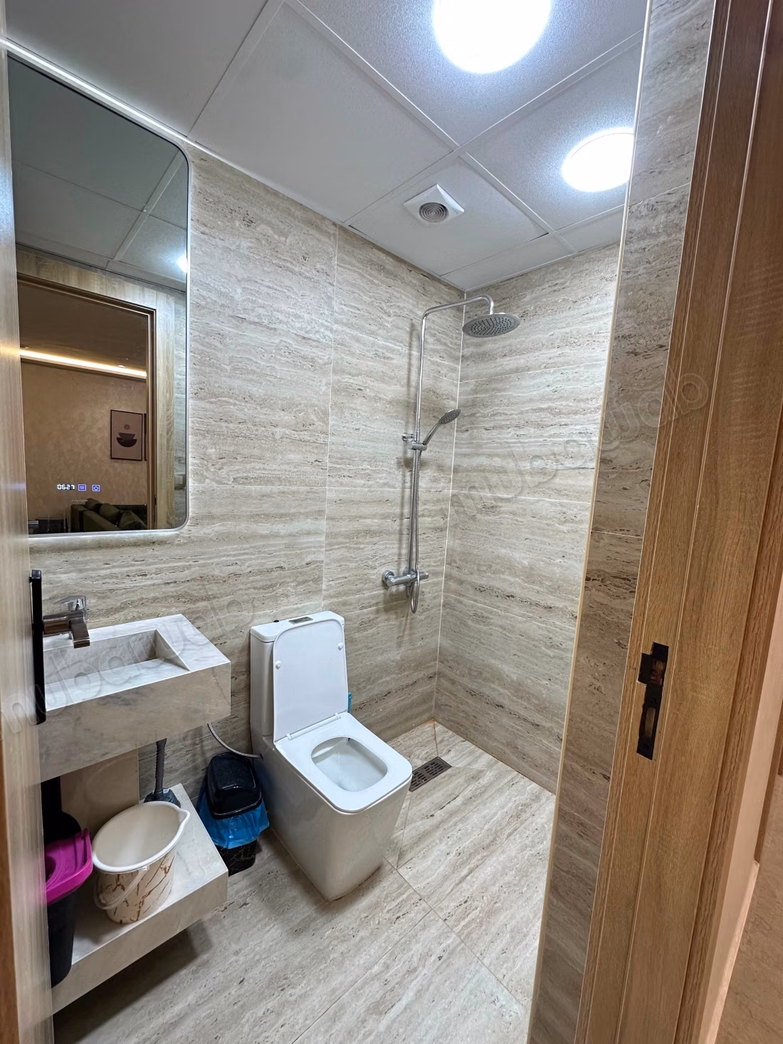 Location d'un appartement en Centre ville. 
Surface de 100 m². 
Bien meublé