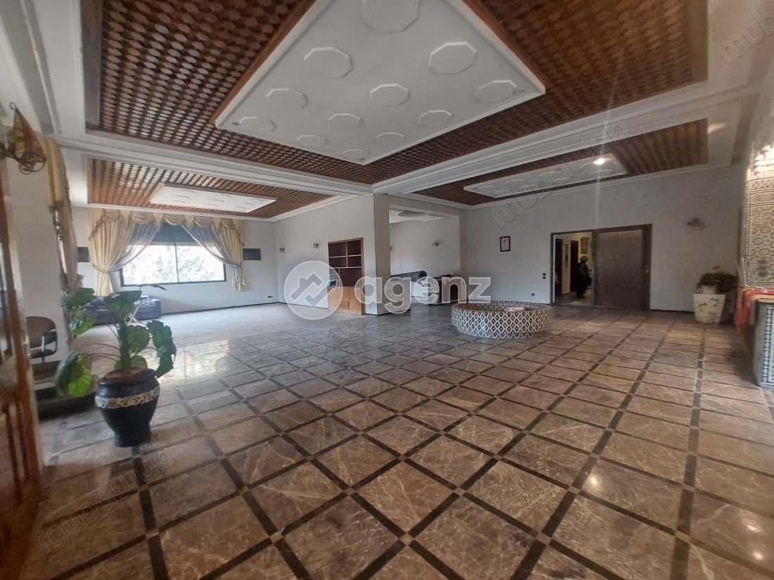 Villa for sale 1,317 m², 6 bedrooms Racine Casablanca