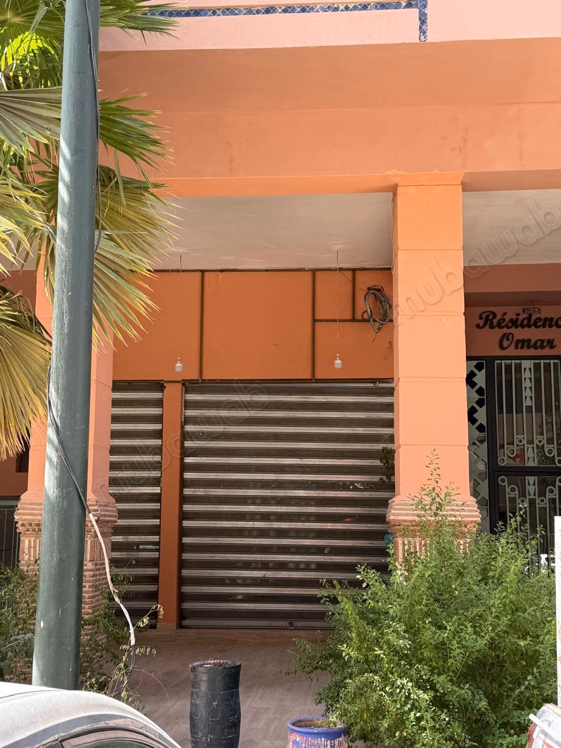 Louez ce local commercial à Guéliz. Superficie 42 m². Conciergerie à disposition, système de climatisation