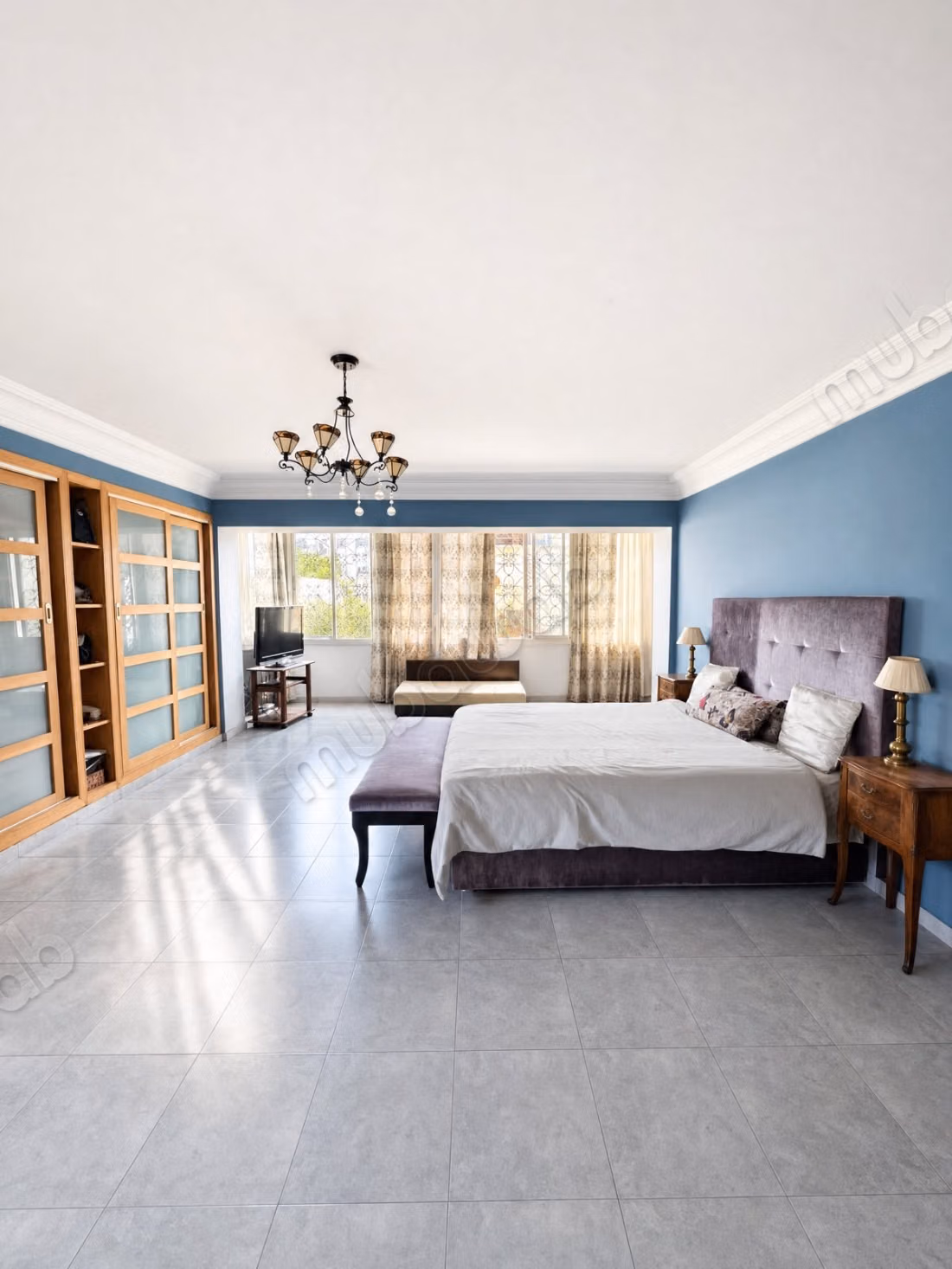 Villa de haut standing à vendre à Oasis.
Superficie 599 m².
Jardin et terrasse