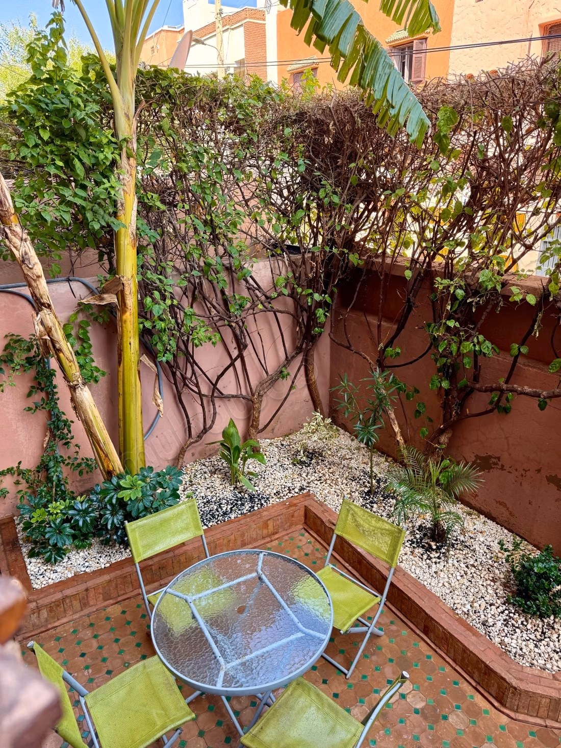 Beautiful 3-bedroom furnished apartment with garden