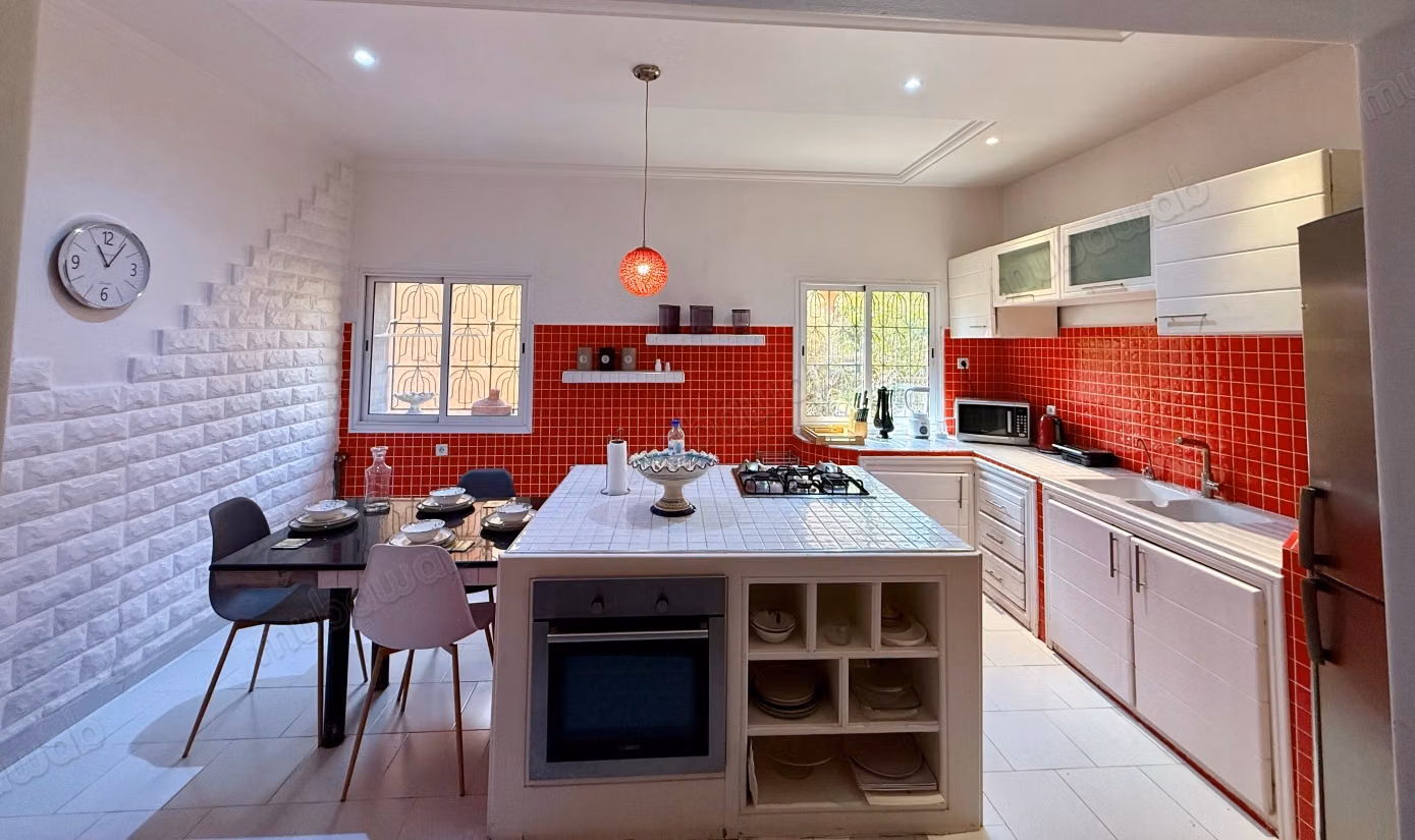Beautiful 3-bedroom furnished apartment with garden