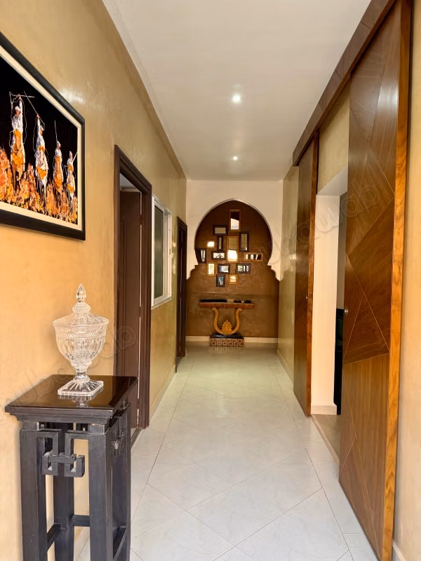 Beautiful 3-bedroom furnished apartment with garden