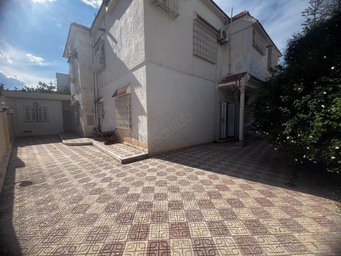 A vendre Villa sur terrain de 500 m² à Menzah V