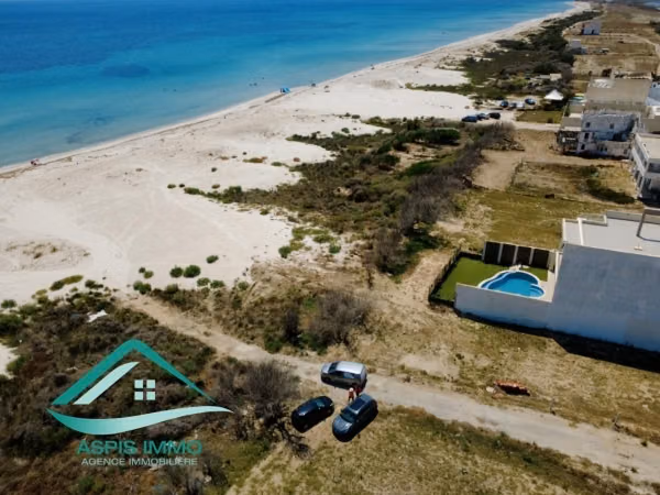 Terrain 500m² pieds dans l'eau plage Dherwa Kelibi