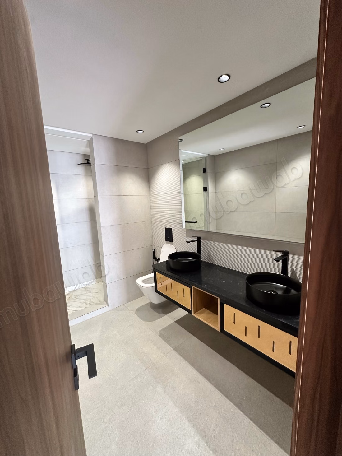 Bel appartement en location à Racine. 
Surface totale 170 m². 
Ascenseur et terrasse