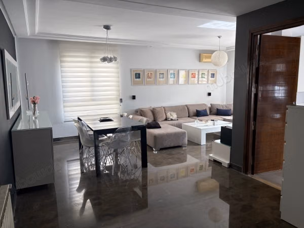 Duplex arredato con ricchezza nel quartiere delle palme
