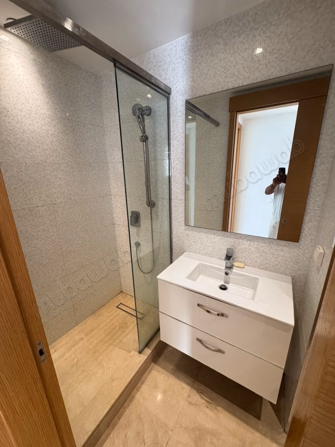 Superb empty apartment for rent in CFC