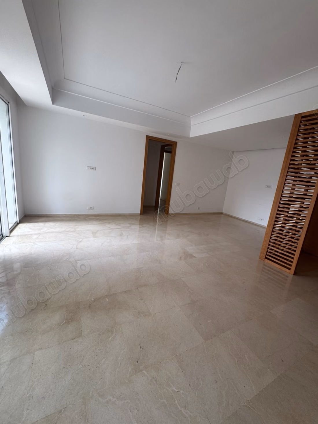 Superb empty apartment for rent in CFC