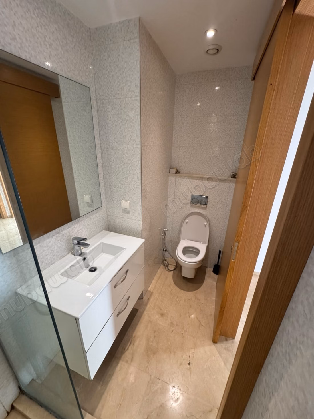 Superb empty apartment for rent in CFC
