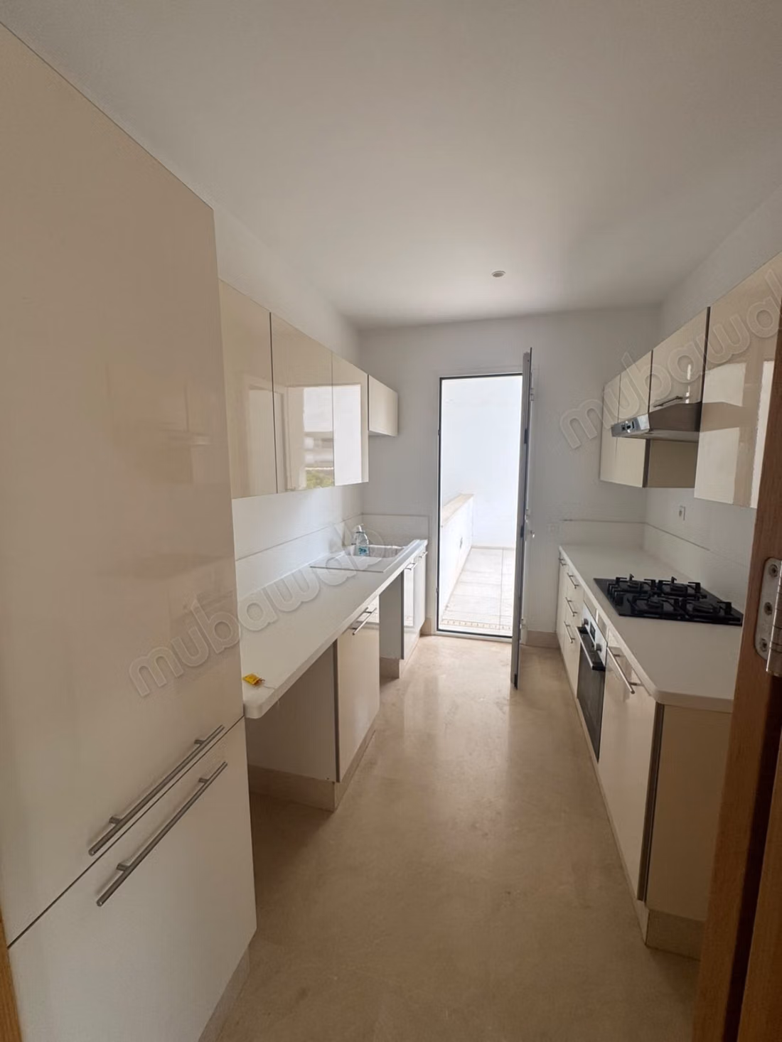 Superb empty apartment for rent in CFC