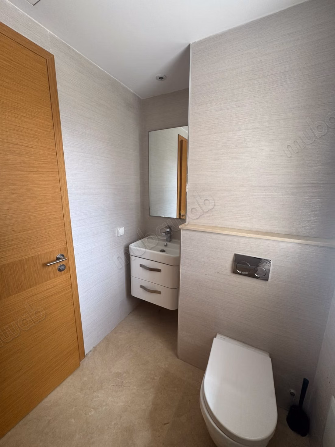 Superb empty apartment for rent in CFC