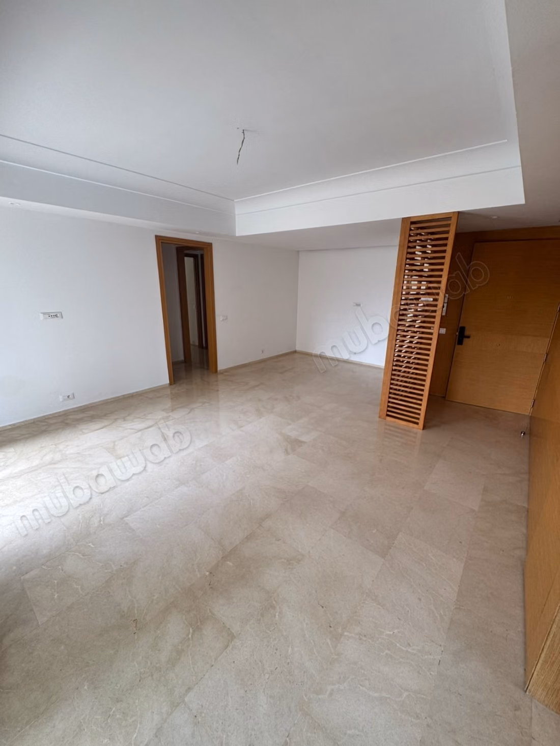 Superb empty apartment for rent in CFC
