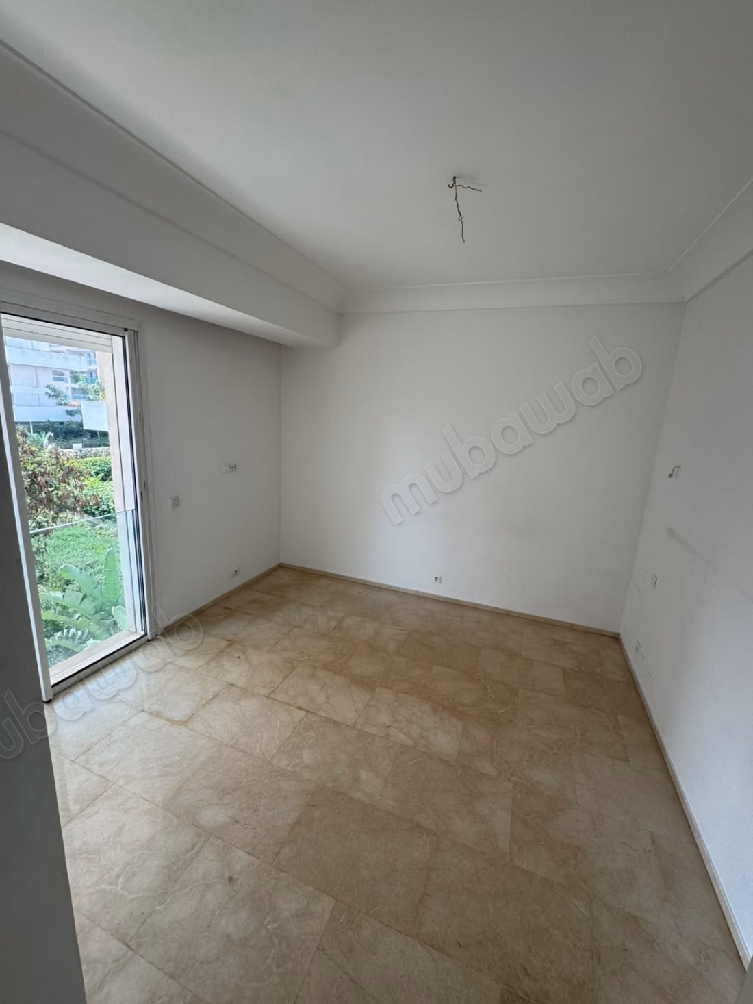 Superb empty apartment for rent in CFC