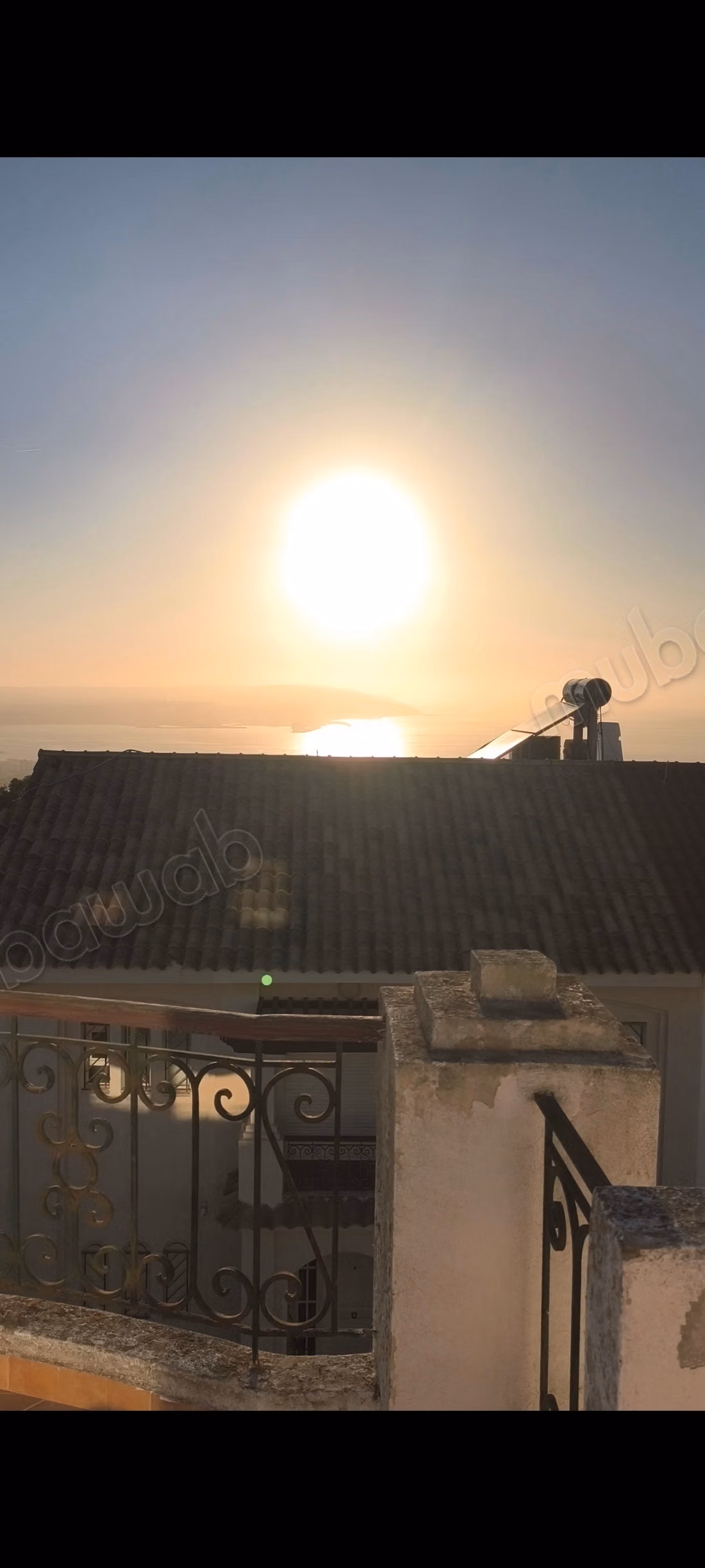 Casa de alta gama en venta en Malabata. Superficie total de 300 m². Terraza y jardín