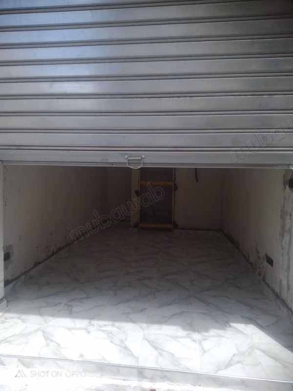 Local commercial à louer à Errahma. 
Surface de 27 m². 
Concierge
