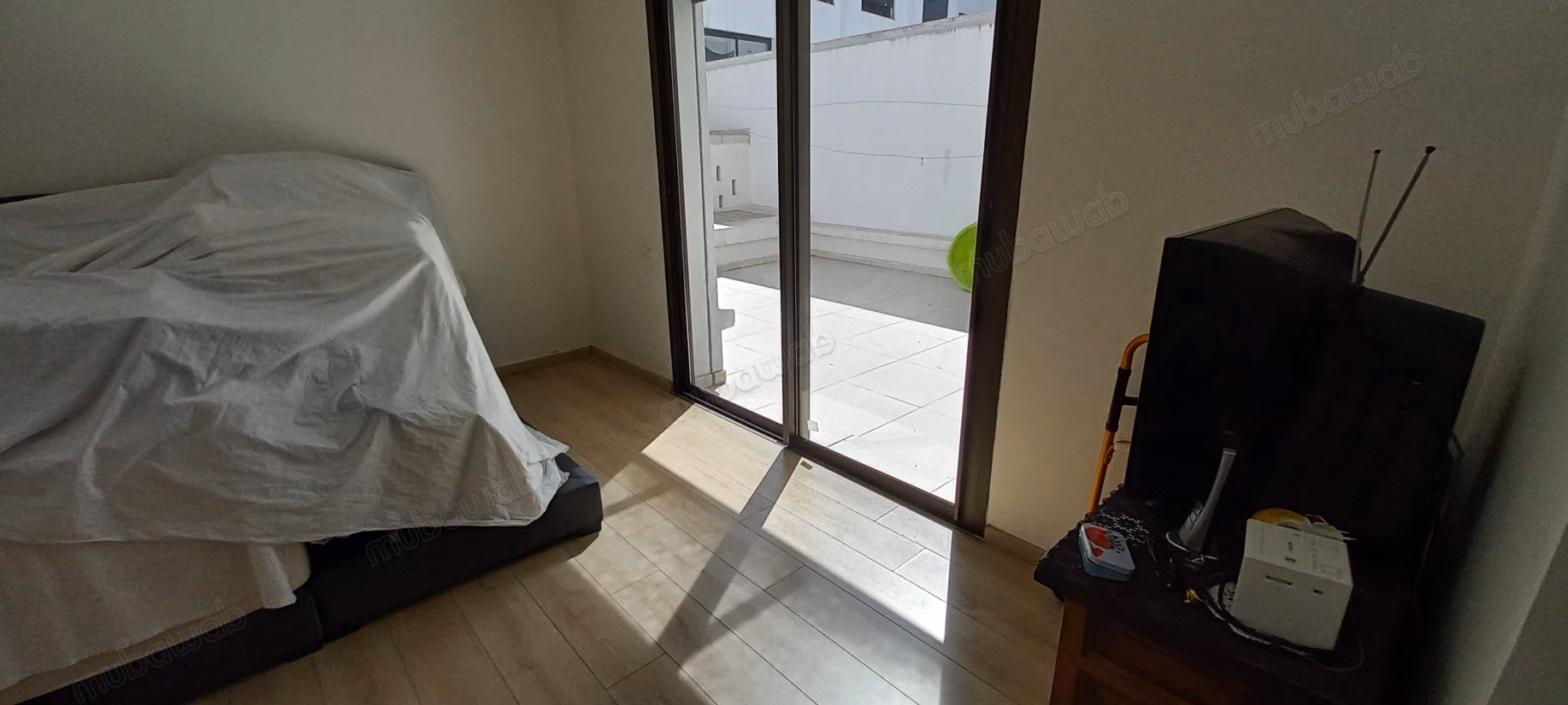 Beautiful apartment for sale in Oasis. Surface area of 143 m² including 43m² of land. Fireplace and concierge service.