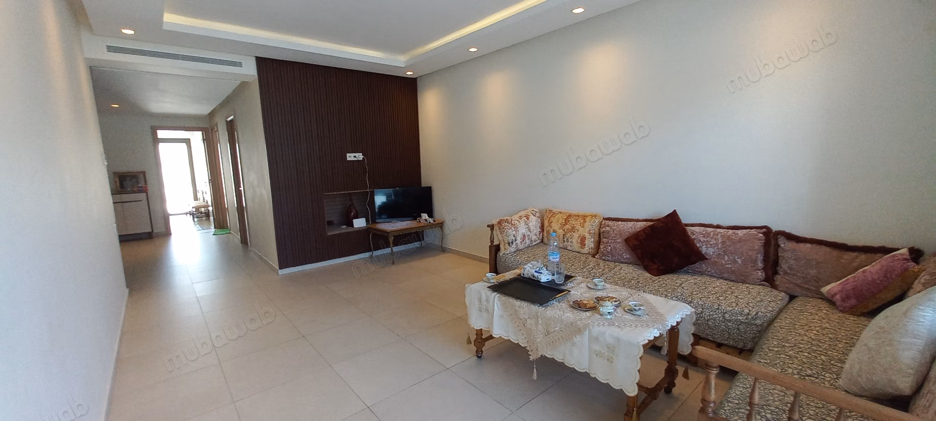 Beautiful apartment for sale in Oasis. Surface area of 143 m² including 43m² of land. Fireplace and concierge service.