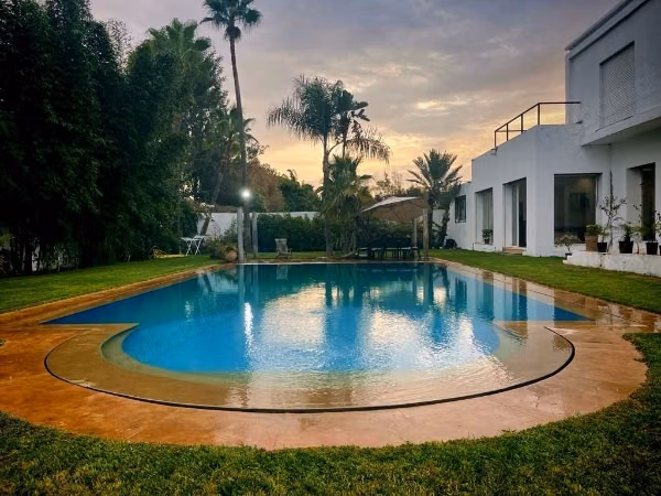 Villa de haut standing à louer longue durée à Souissi