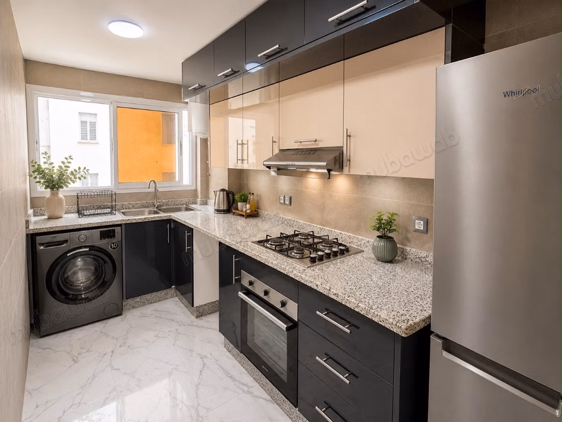 New apartment, never lived in, located on the third floor of a modern residence (less than five years old) with an elevator. The building is situated directly on a main thoroughfare in the heart of Rabat, offering a strategic location that facilitates access to various neighborhoods and services.