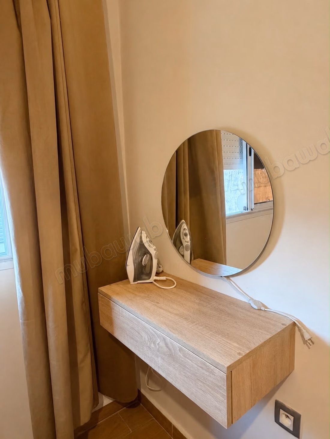 New apartment, never lived in, located on the third floor of a modern residence (less than five years old) with an elevator. The building is situated directly on a main thoroughfare in the heart of Rabat, offering a strategic location that facilitates access to various neighborhoods and services.