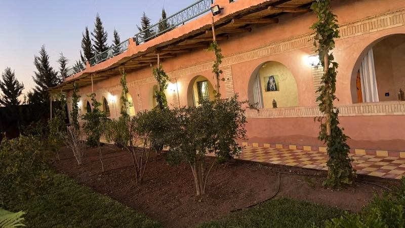 Magnifique villa à vendre à Ouled Hassoune. 8 chambres