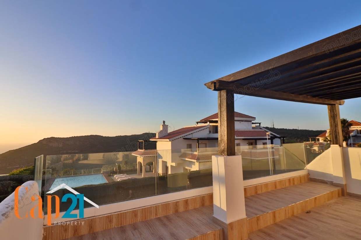 Villa with panoramic view and pool overlooking the sea for rent
