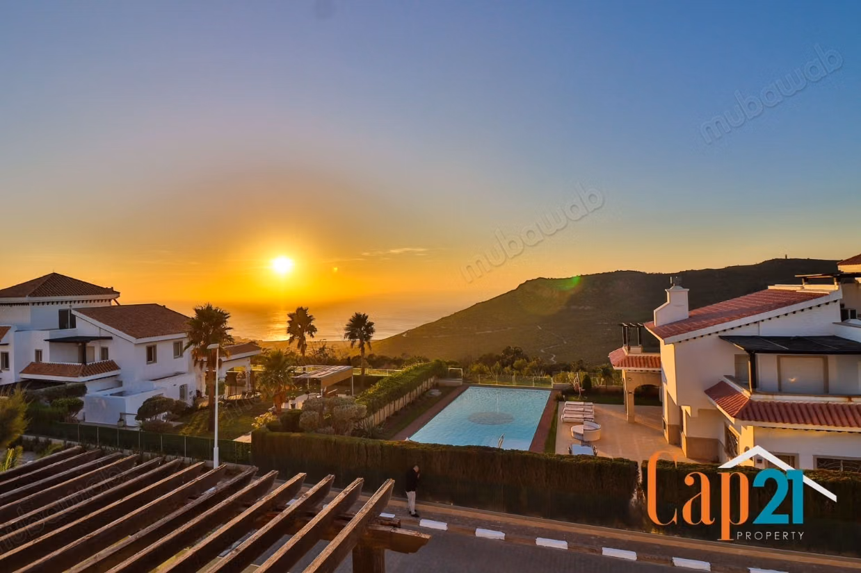 Villa with panoramic view and pool overlooking the sea for rent