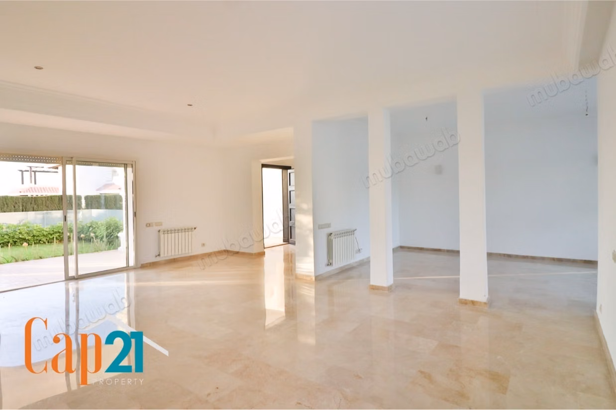 Villa with panoramic view and pool overlooking the sea for rent