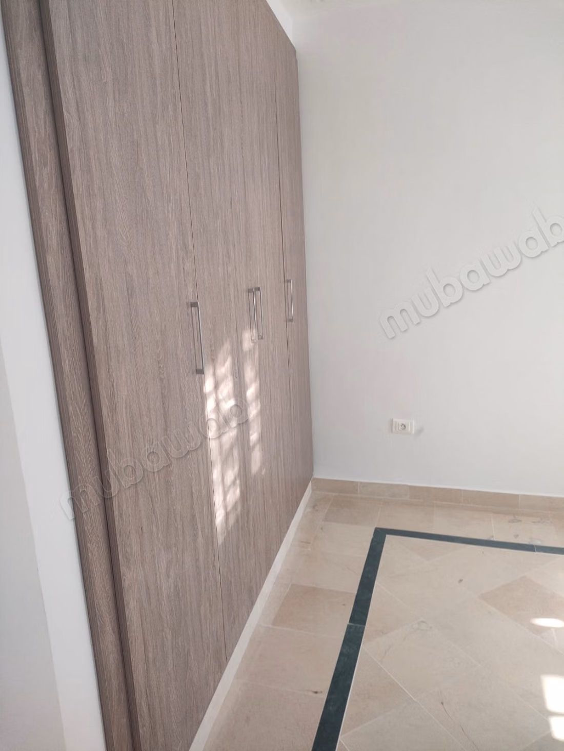 Appartement à louer à Raoued Plage. 
2 pièces confortables. 
Antenne parabolique, résidence sécurisée