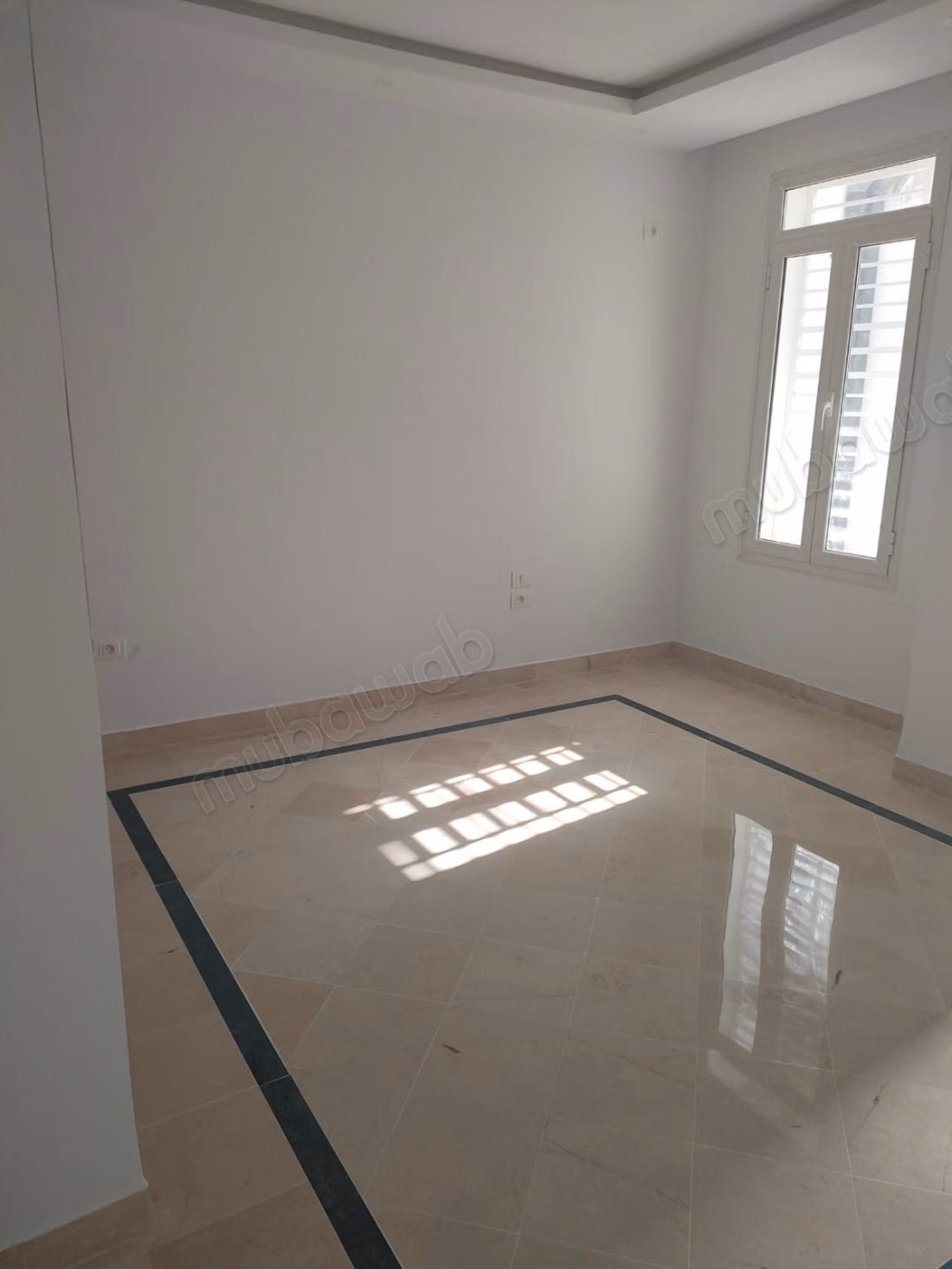 Appartement à louer à Raoued Plage. 
2 pièces confortables. 
Antenne parabolique, résidence sécurisée