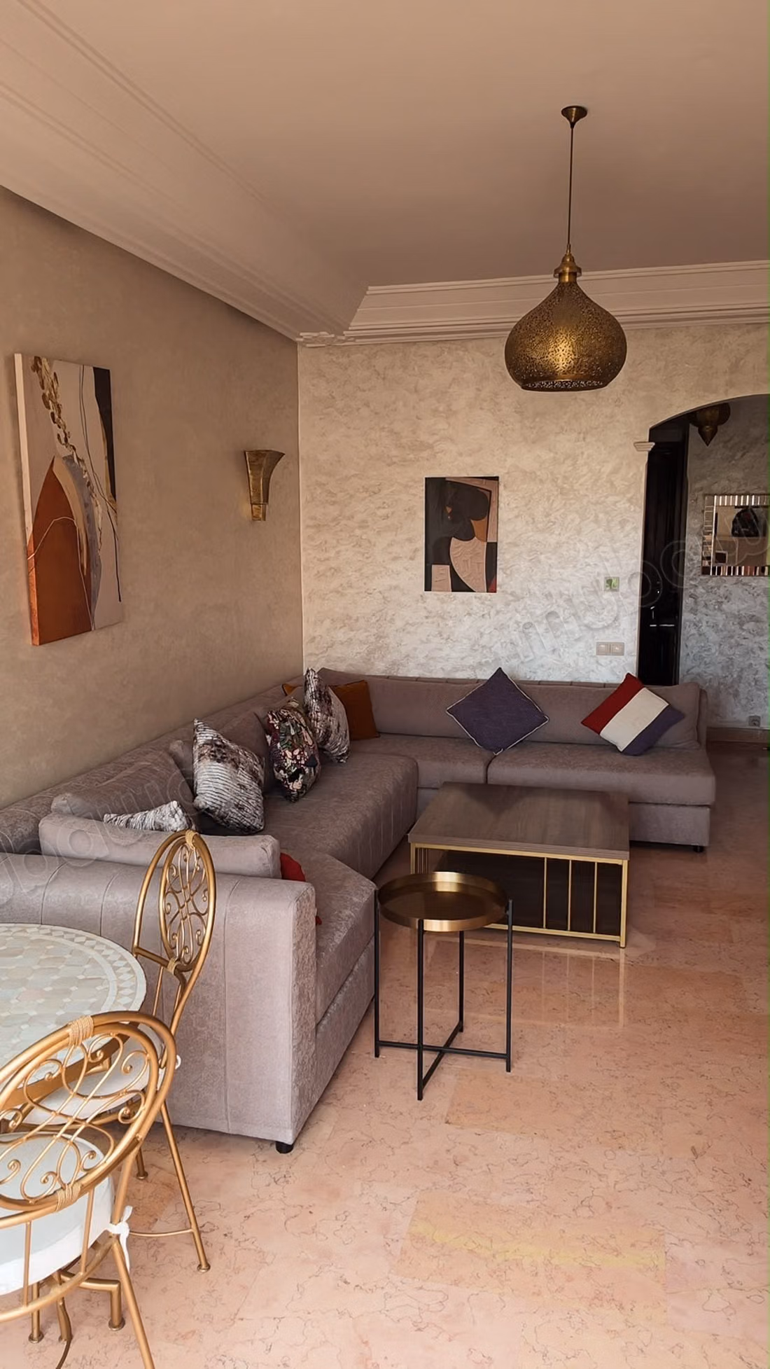 Superbe appartement à louer à Agdal. Surface 90 m². Climatisation et cheminée
