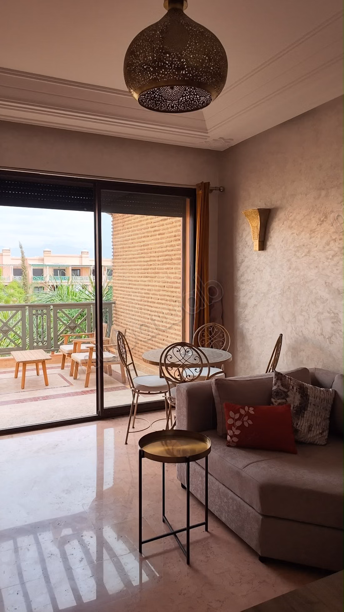 Superbe appartement à louer à Agdal. Surface 90 m². Climatisation et cheminée