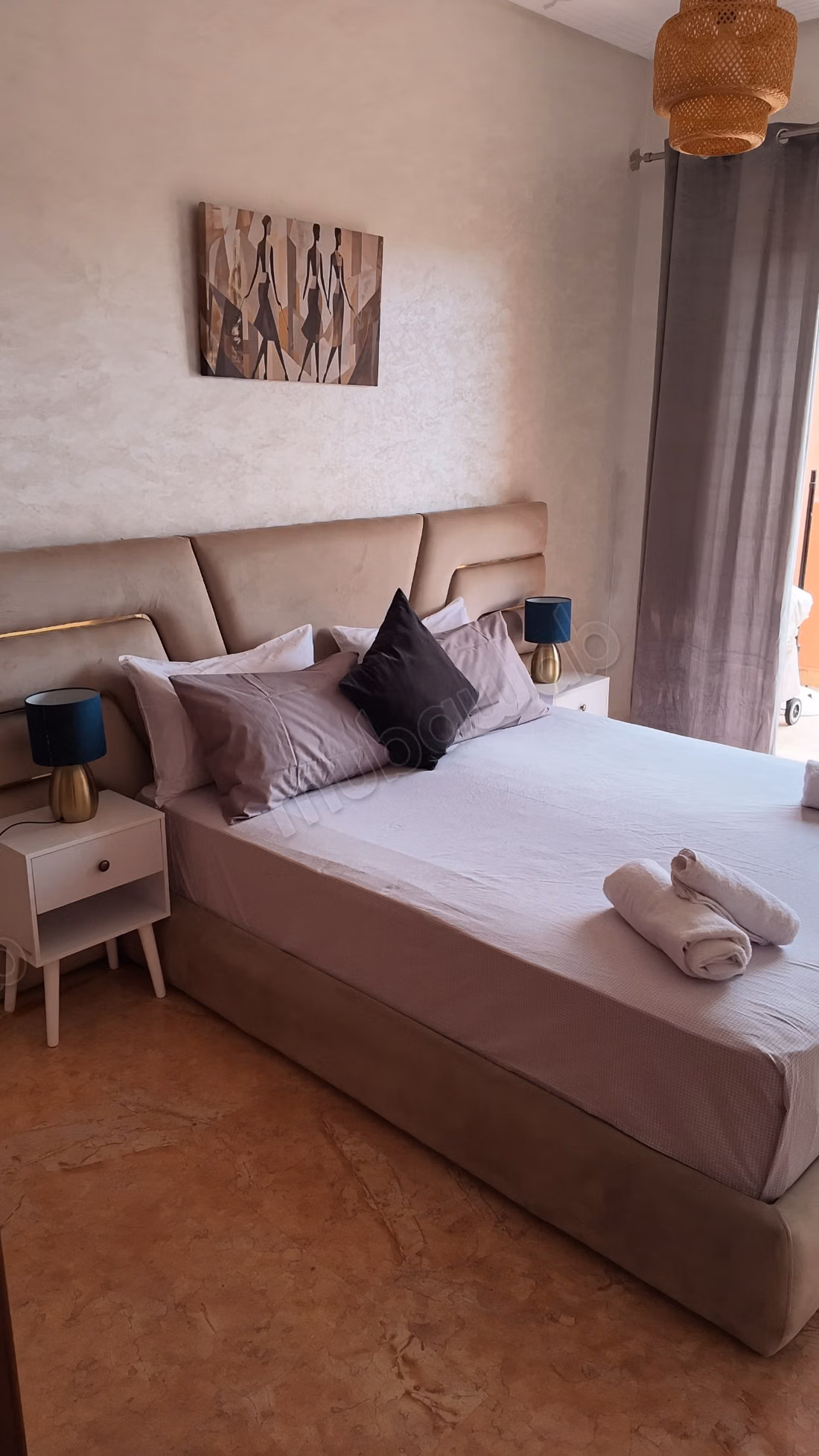 Superbe appartement à louer à Agdal. Surface 90 m². Climatisation et cheminée