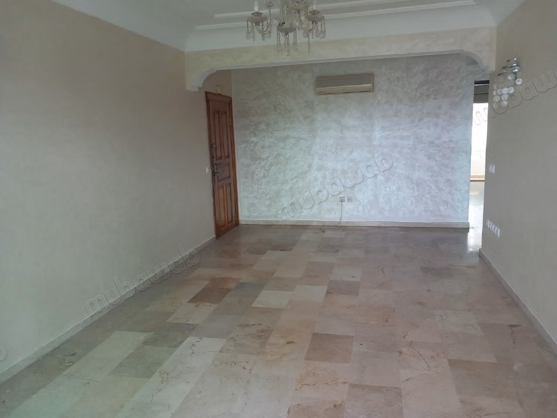 Superbe appartement à vendre en Centre Ville. Superficie 100 m². Concierge et climatisation — 5