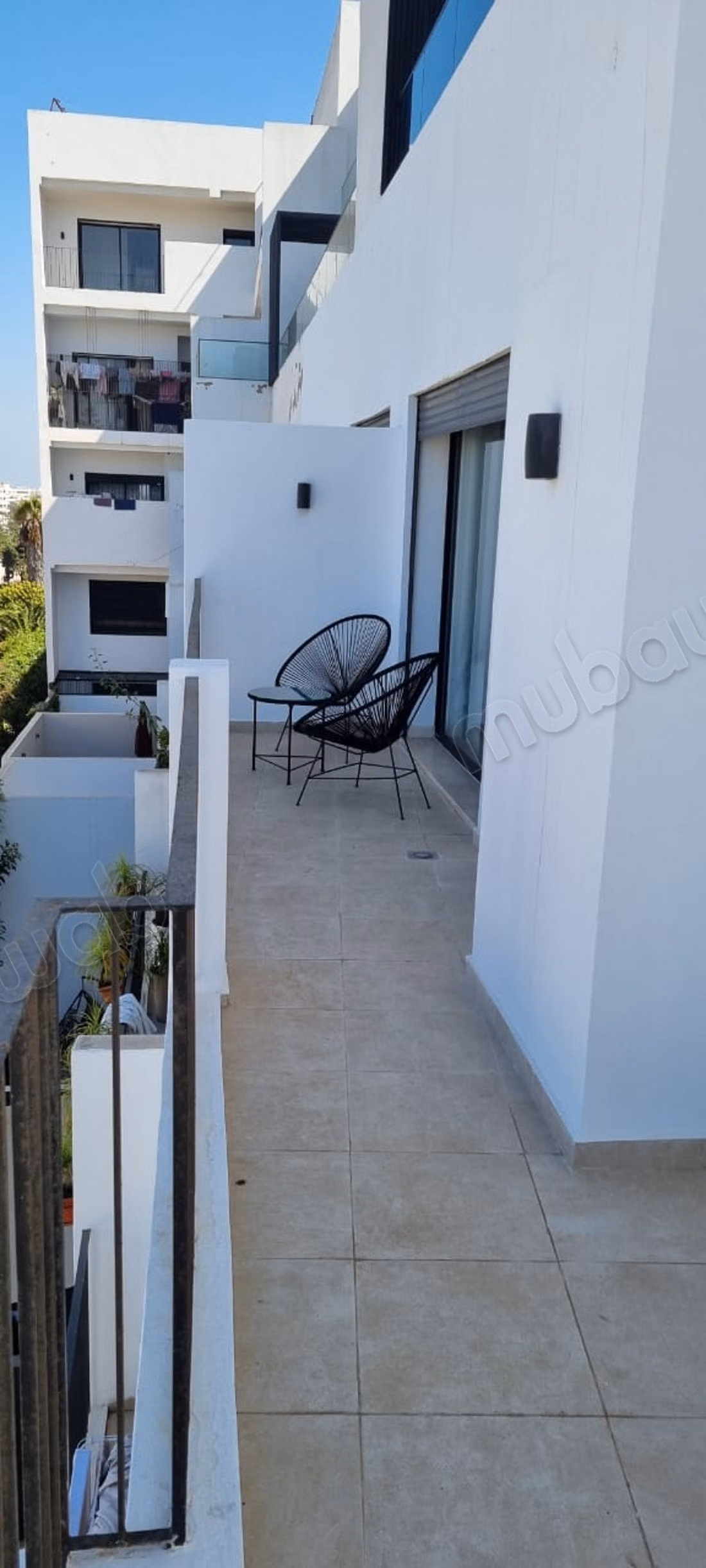 Vend appartement à Bourgogne Ouest.
Surface totale 79 m².
Bien meublé