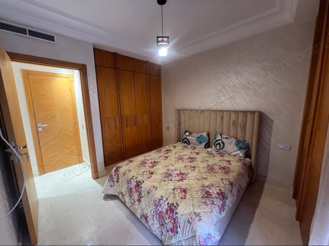 Spacious furnished apartment location
