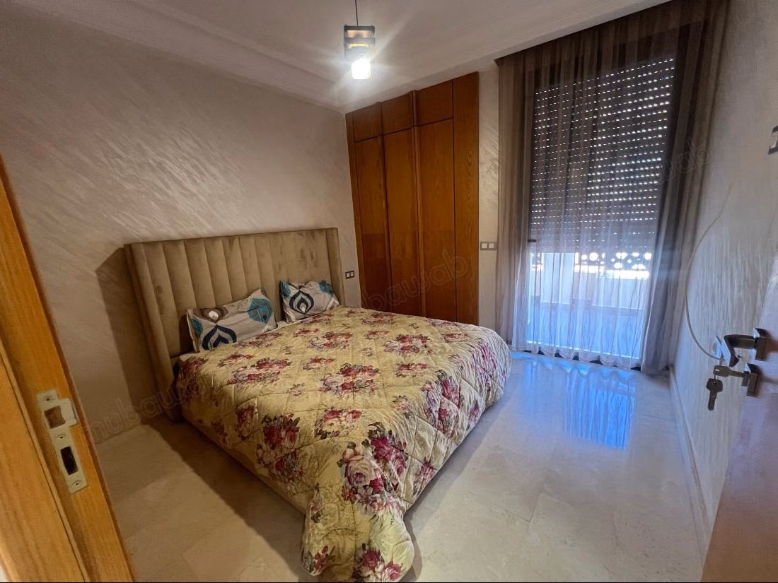 Spacious furnished apartment location
