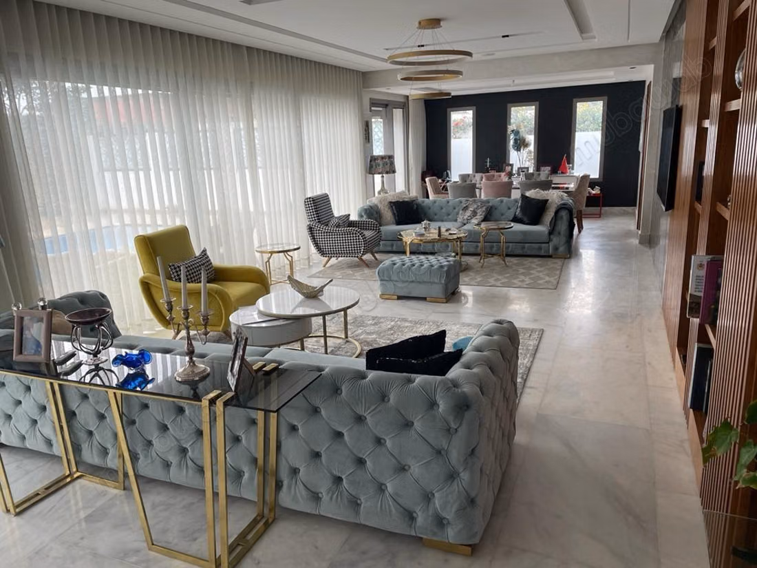 Casa di lusso in vendita a El Menzeh. 6 grandi stanze. Arredato