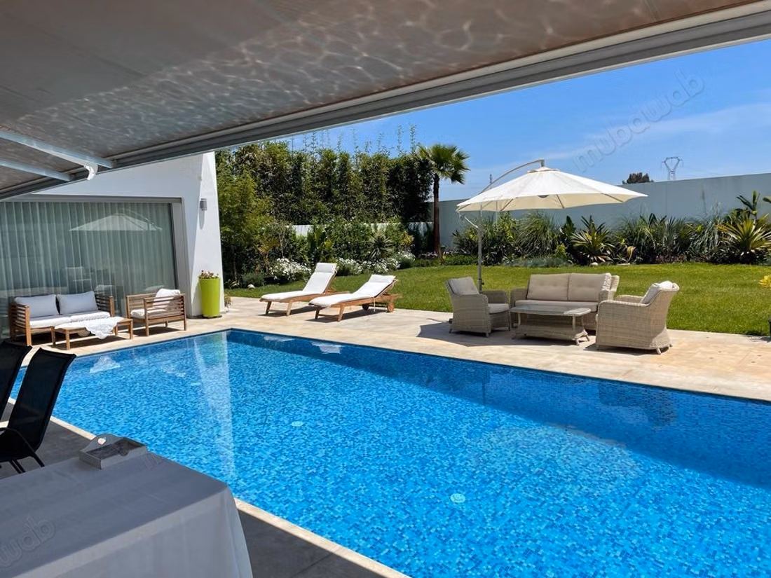 Casa di lusso in vendita a El Menzeh. 6 grandi stanze. Arredato