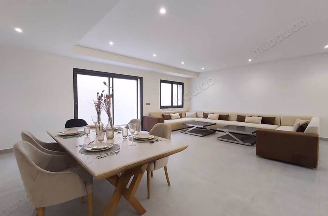 Casa di lusso in vendita a El Menzeh. 6 grandi stanze. Arredato