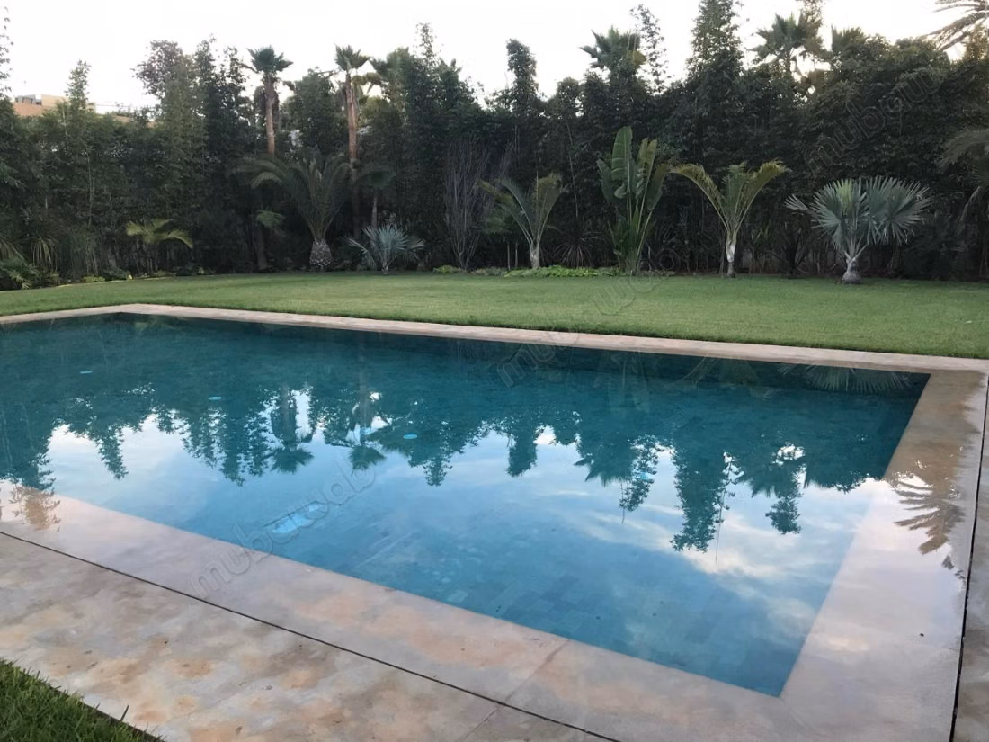 Casa di lusso in vendita a El Menzeh. 6 grandi stanze. Arredato