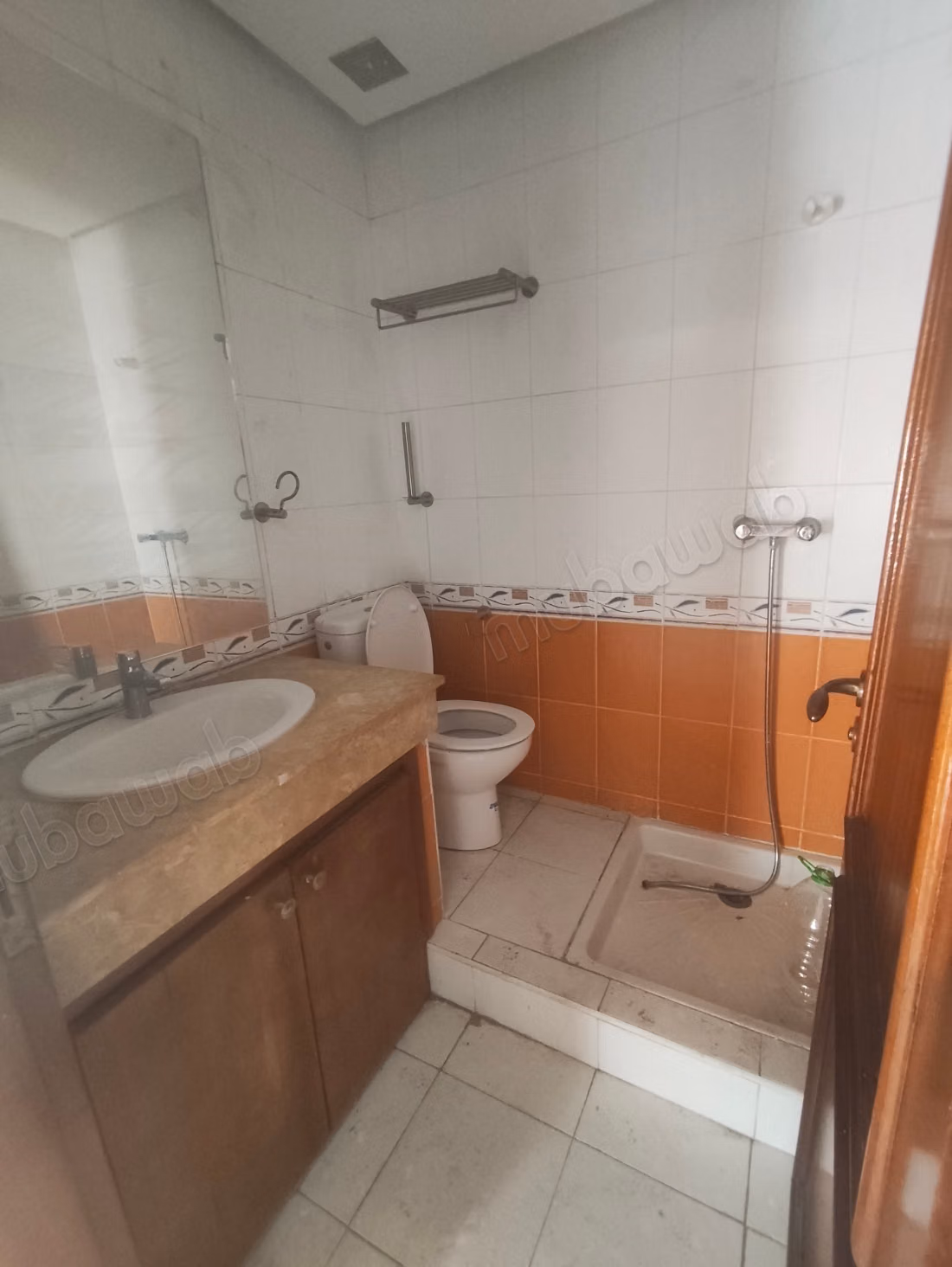 Location d'un appartement à Bourgogne Est. 
2 chambres. 
Ascenseur et stationnement